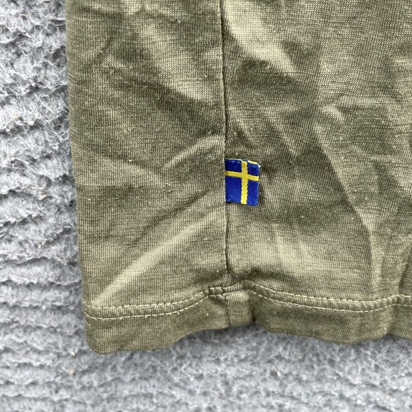 Fjallraven T-Shirt Men Medium Green Outdoor Minimalist Gorpcore Travel Cabin 90s - Picture 7 of 9
